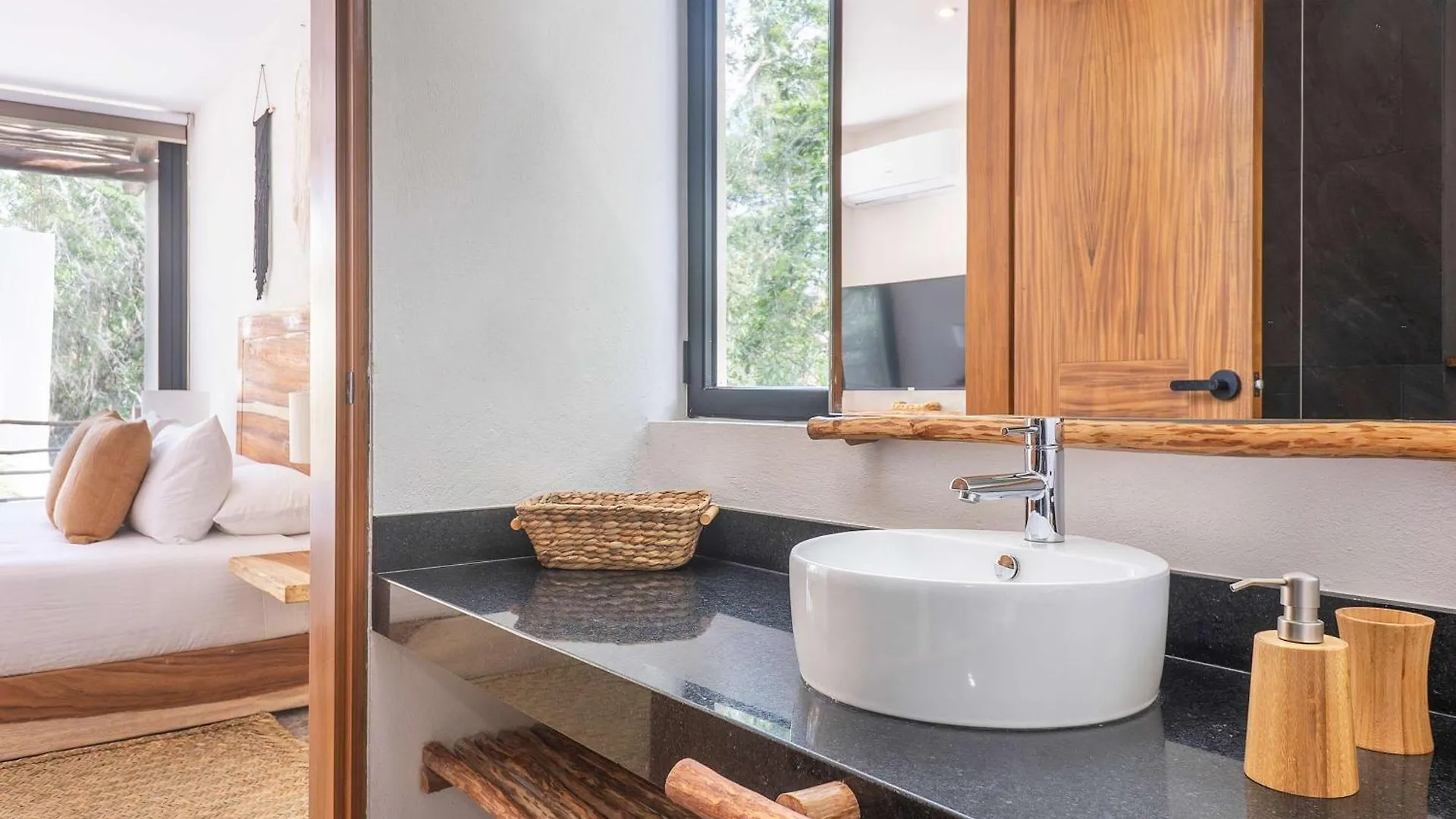 Twin Villas 8Br, Concierge, Gated ,Jacuzzi, Paddle Court Tulum Holiday home