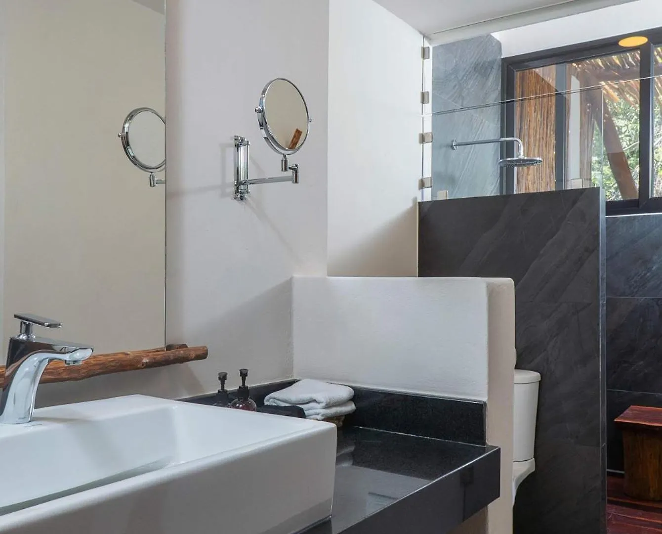 Twin Villas 8Br, Concierge, Gated ,Jacuzzi, Paddle Court Tulum Holiday home